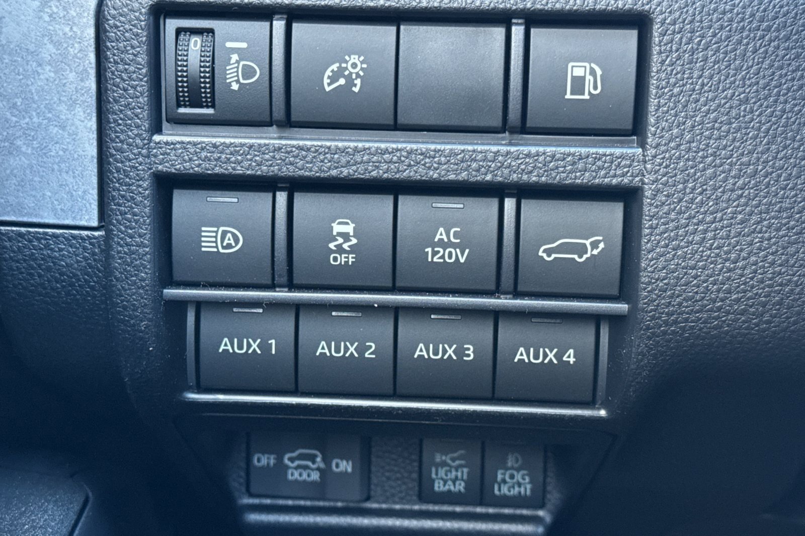 Certified 2025 Toyota 4Runner Trailhunter image 35