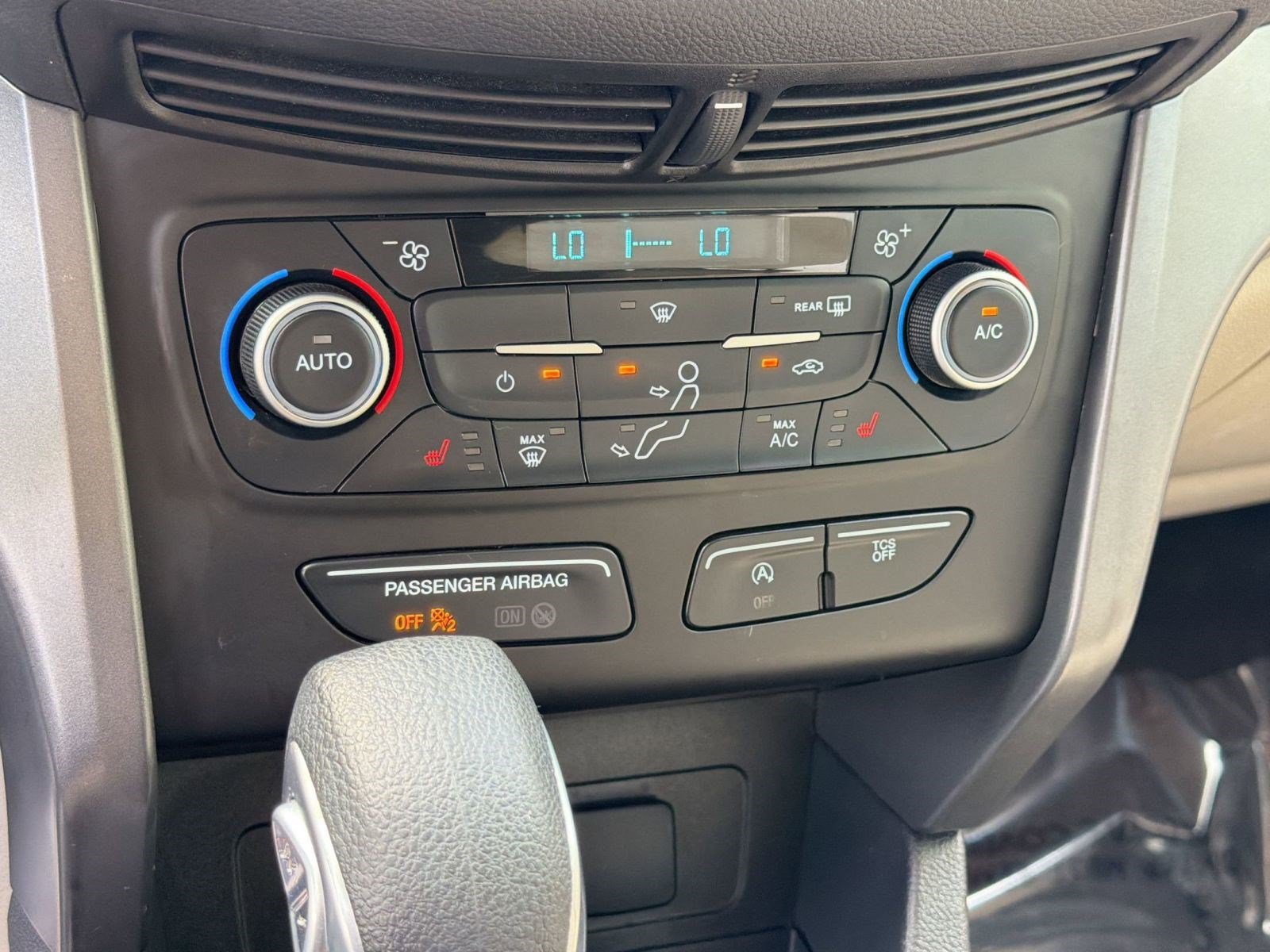 Used 2018 Ford Escape SE w/ SE Sync 3 Package FWD image 18