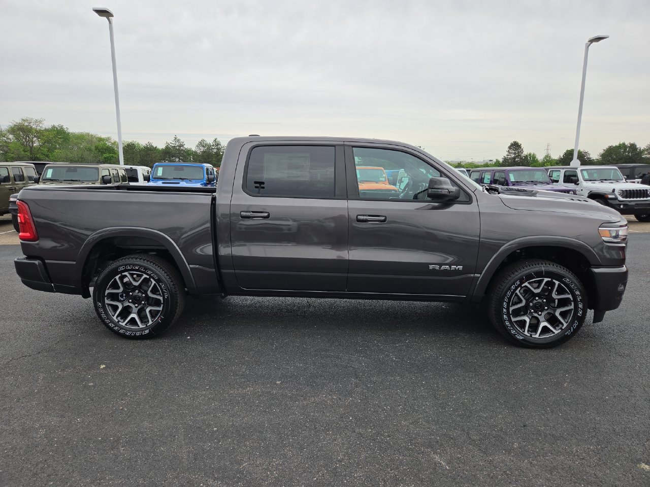 New 2026 RAM 1500 Laramie AWD/4WD image 9