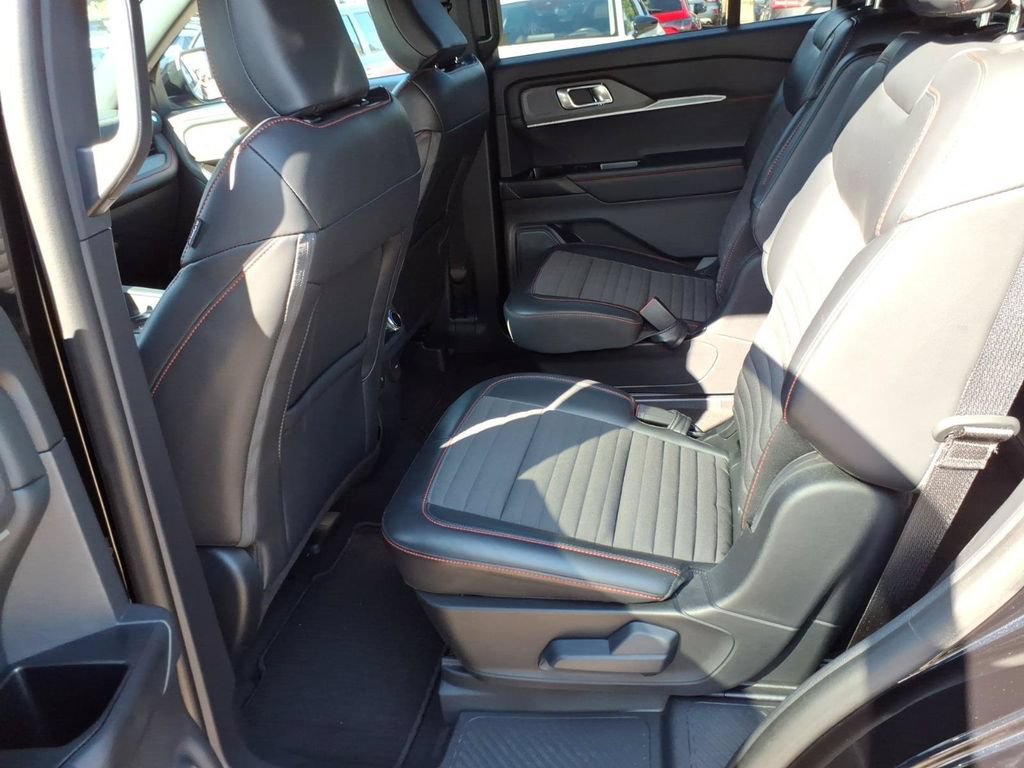 Used 2025 Ford Explorer ST-Line AWD/4WD image 11