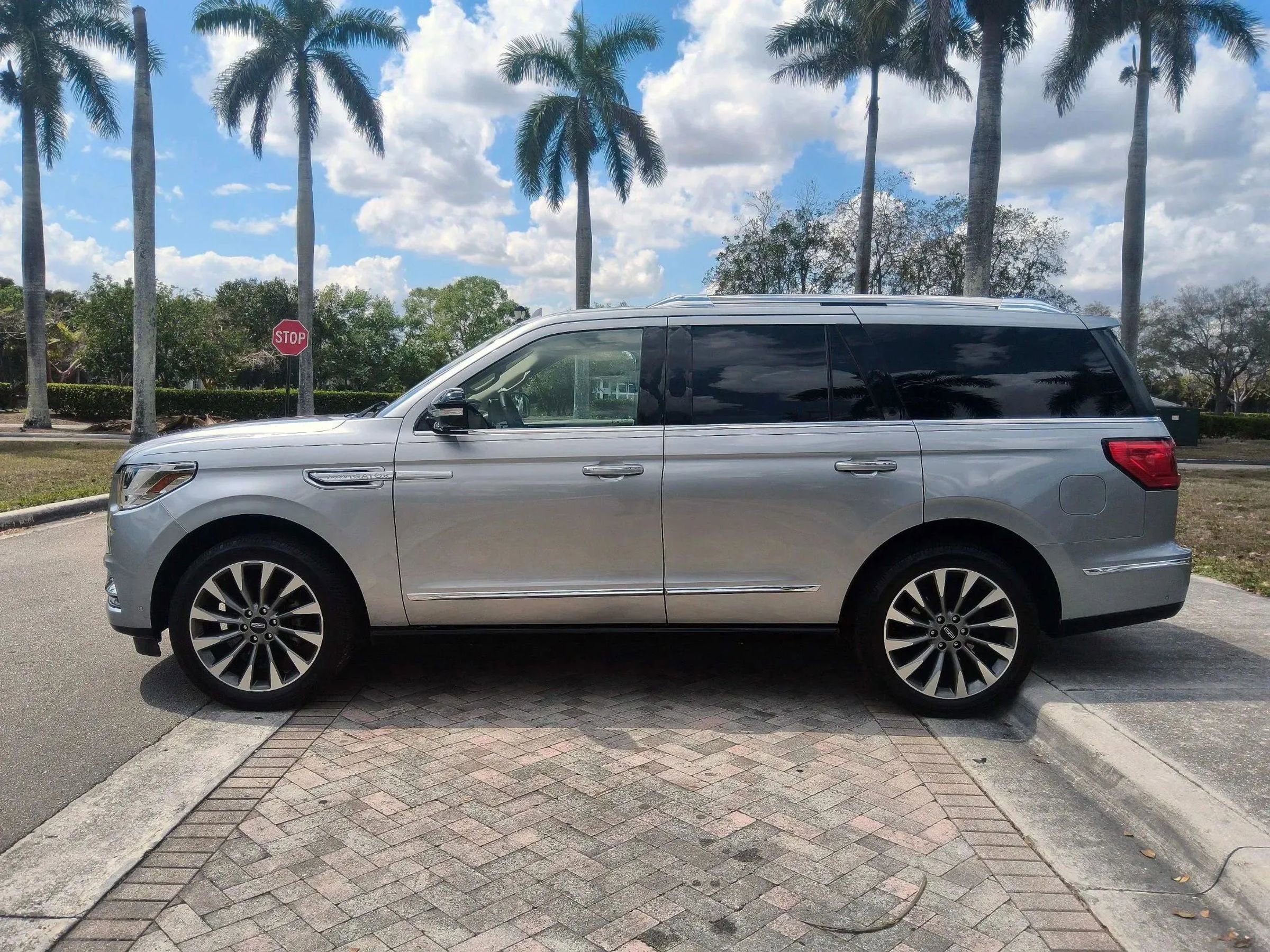 Used 2020 Lincoln Navigator Reserve w/ Equipment Group 201A Reserve RWD image 19