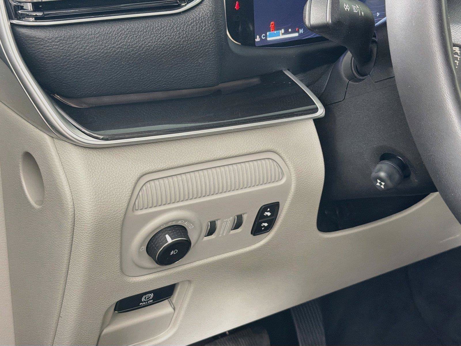 Used 2022 Jeep Wagoneer Series I AWD/4WD image 17