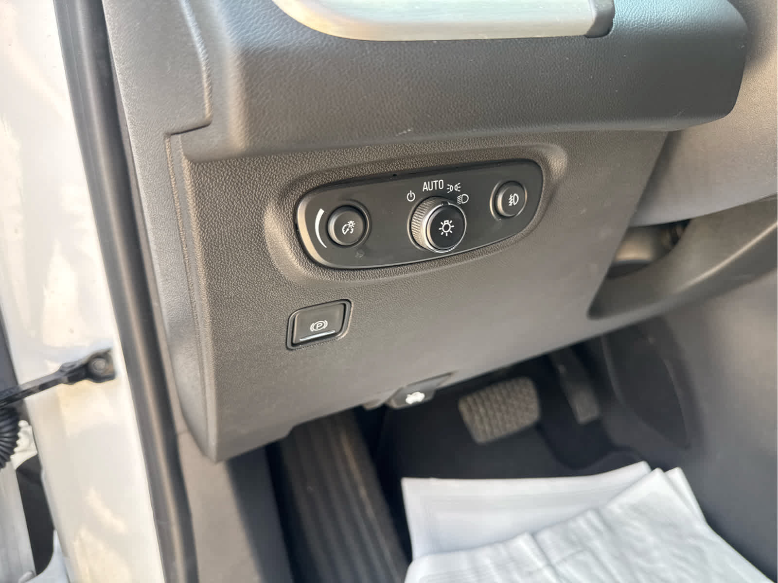 Used 2024 GMC Terrain SLT AWD/4WD image 24