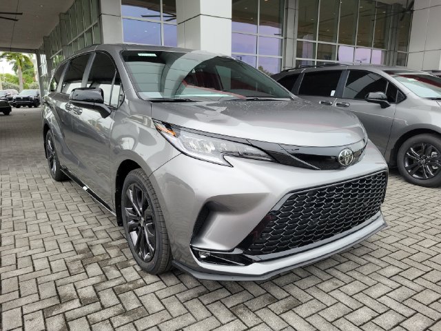 New 2026 Toyota Sienna XSE FWD image 1