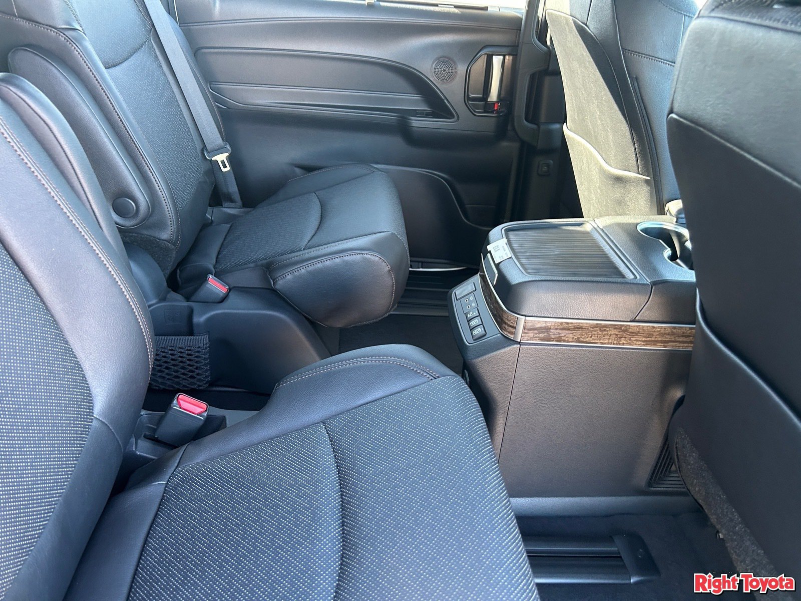 New 2026 Toyota Sienna Platinum AWD/4WD image 15