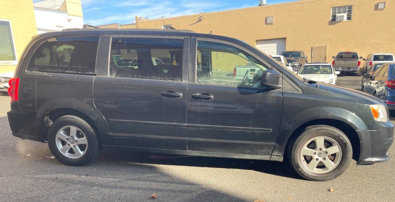 Used 2012 Dodge Grand Caravan SXT image 5