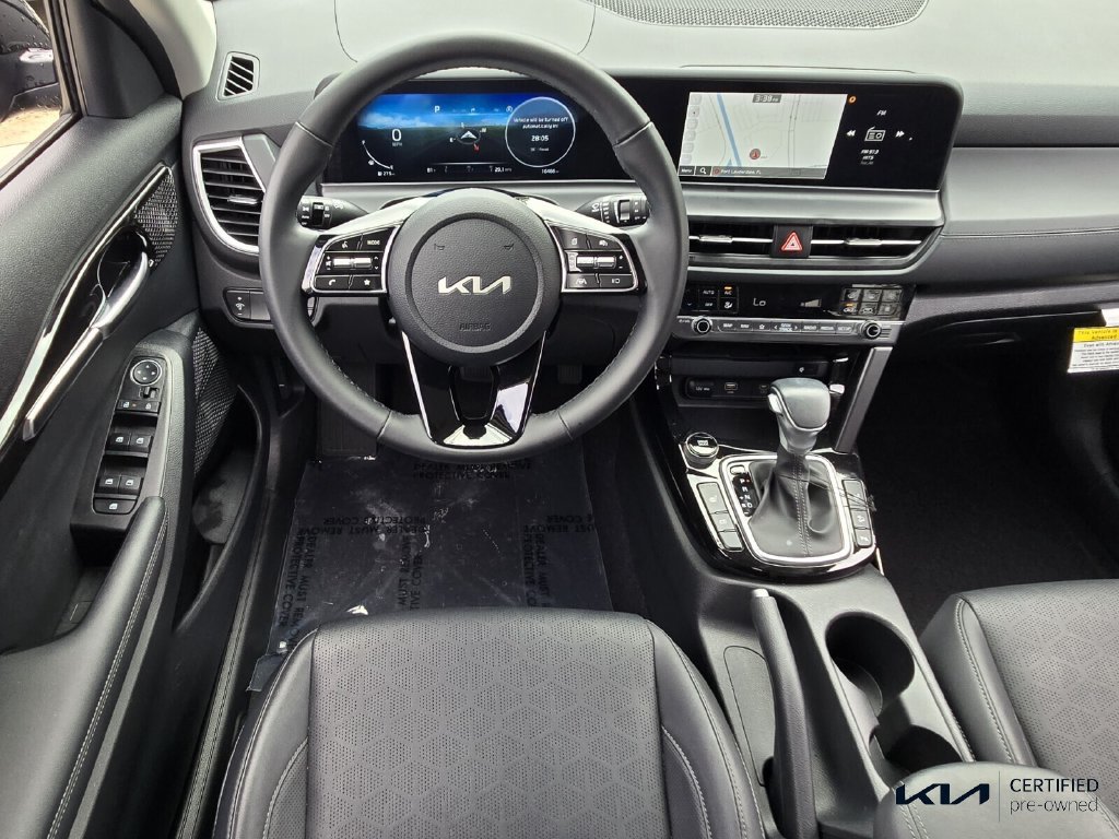 Certified 2025 Kia Seltos EX FWD image 12