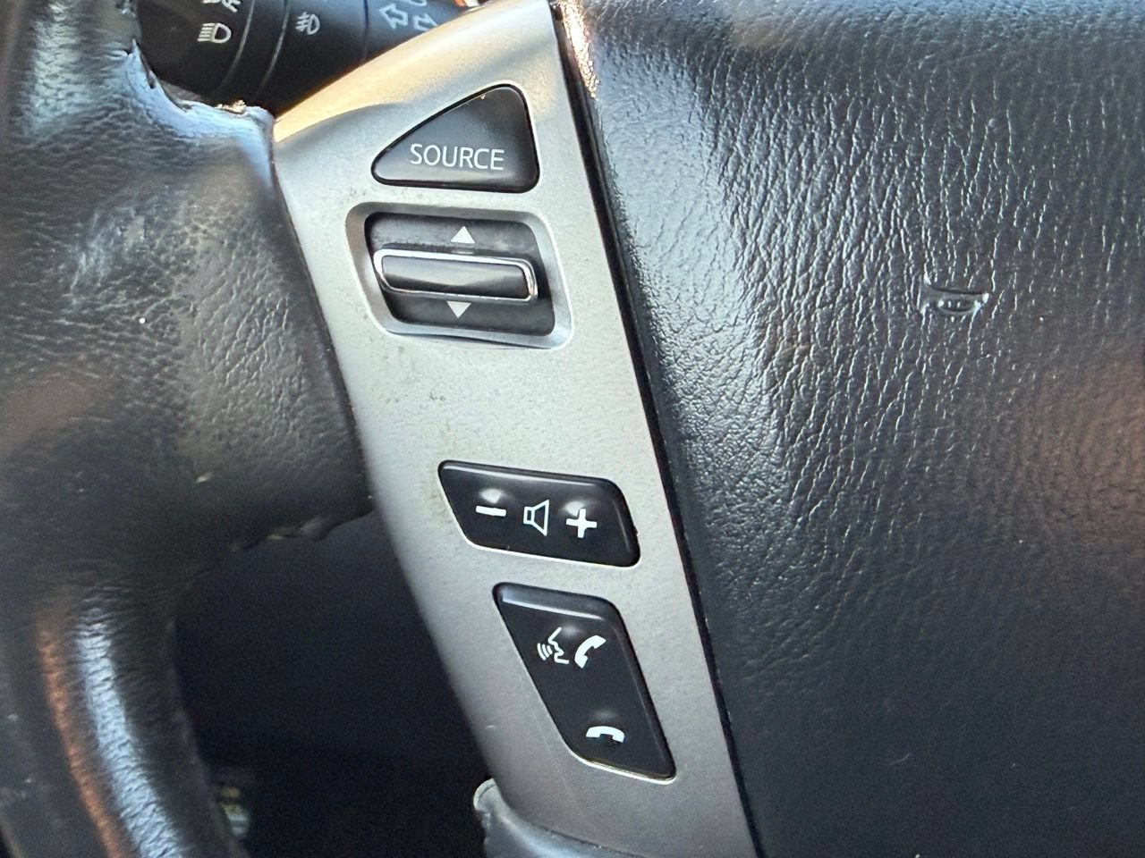 Used 2015 Nissan Titan SV w/ SV Value Truck Package RWD image 17