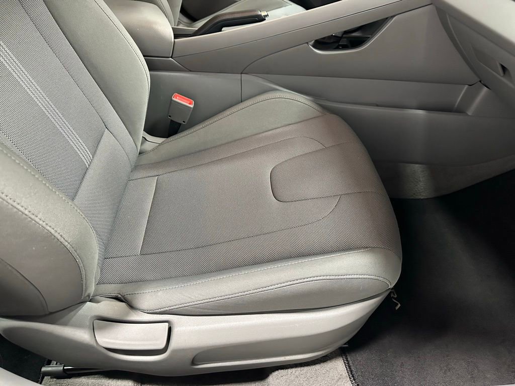 Used 2025 Hyundai Elantra SE image 53