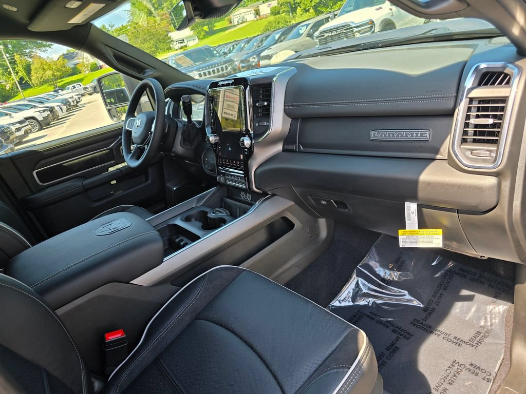 New 2026 RAM 3500 Laramie w/ Sport Appearance Package AWD/4WD image 27