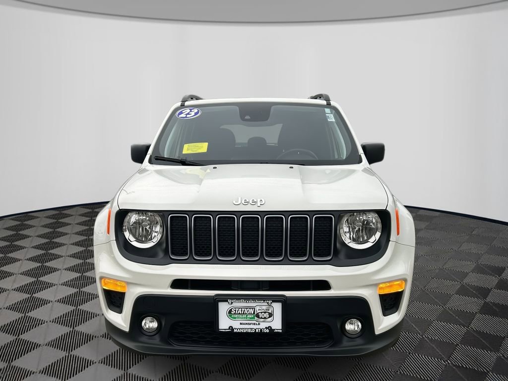 Used 2023 Jeep Renegade Latitude w/ Premium Group image 2