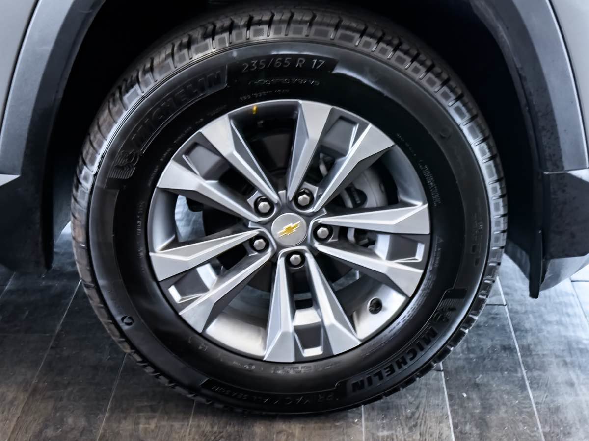Used 2025 Chevrolet Equinox LT image 27