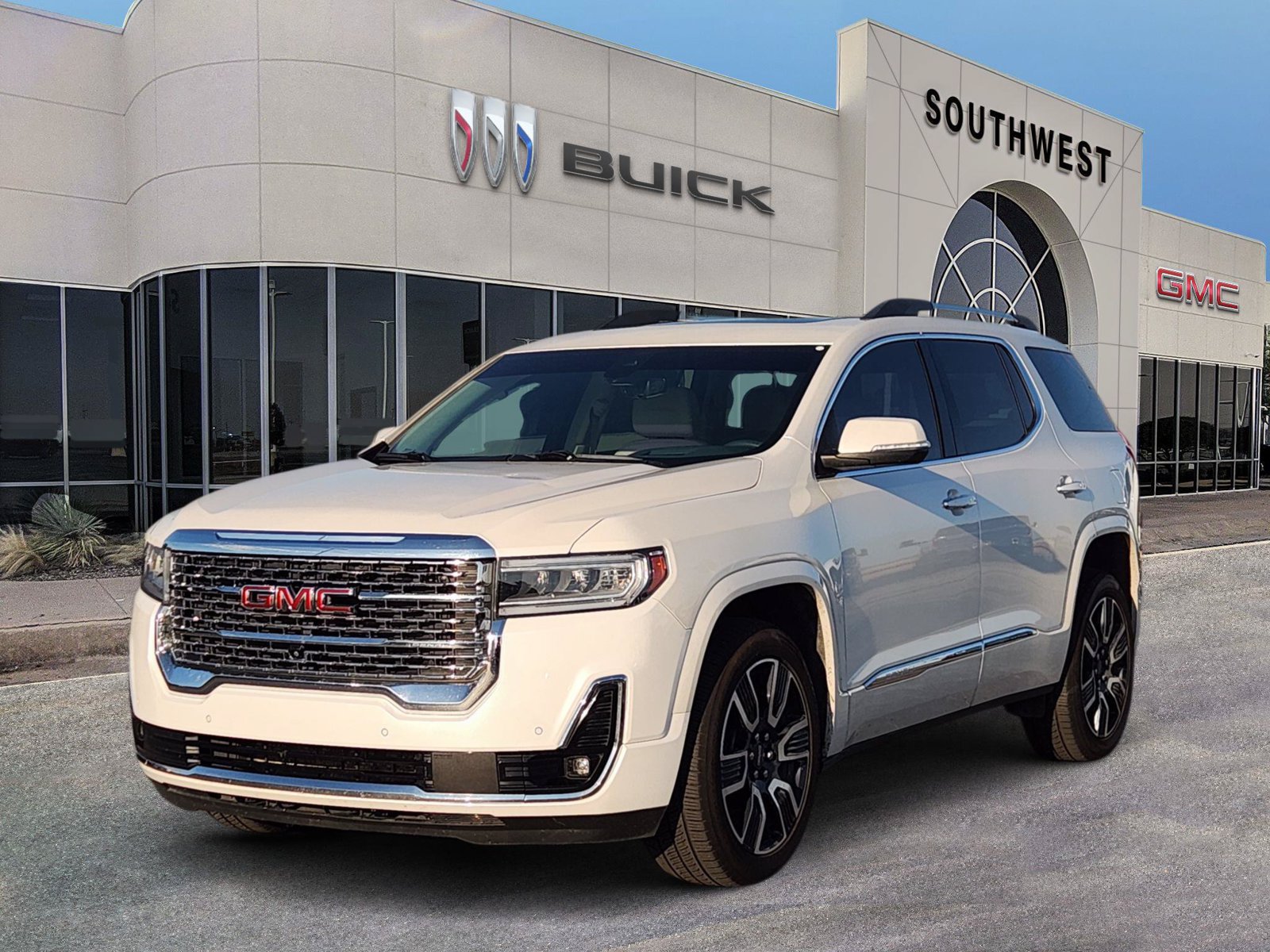 Used 2021 GMC Acadia Denali w/ Denali Technology Package FWD image 2