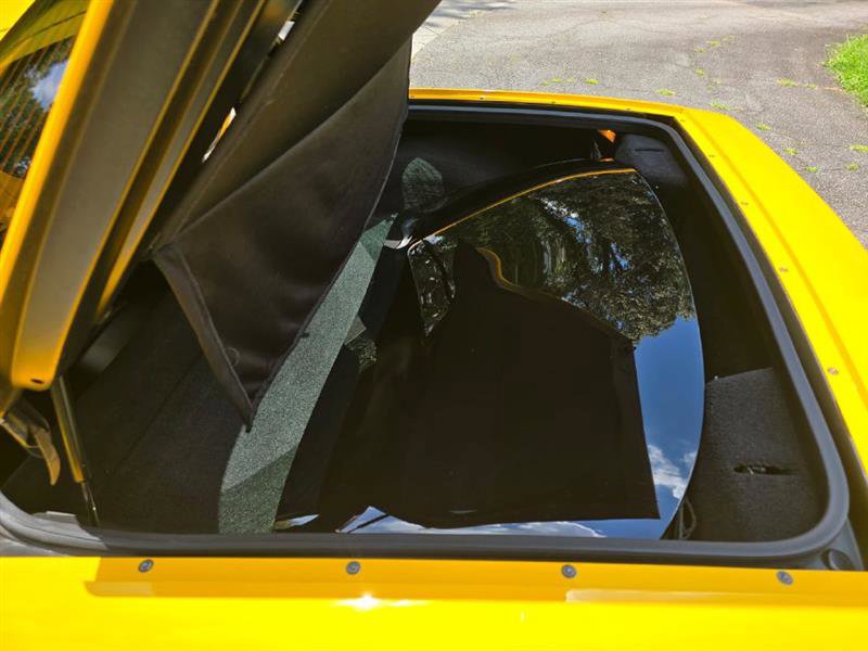 Used 2000 Chevrolet Corvette Coupe w/ Memory Pkg image 29