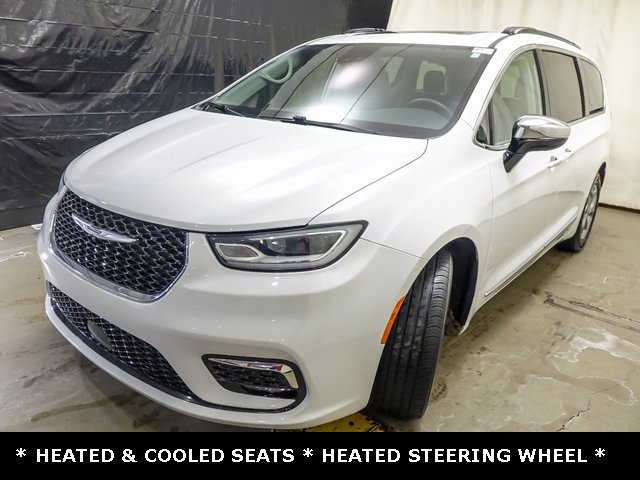 Used 2023 Chrysler Pacifica Limited image 4