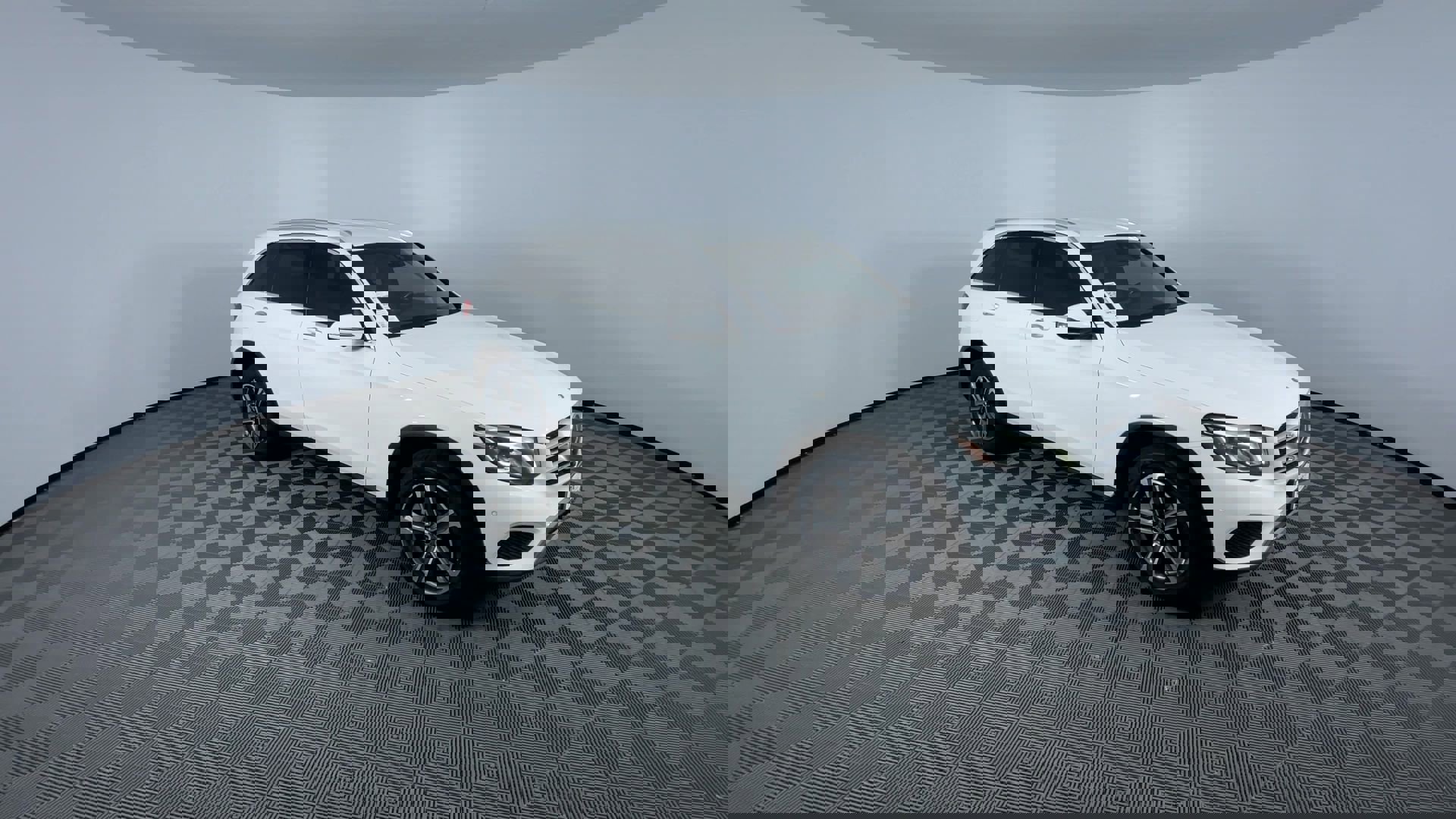 Used 2018 Mercedes-Benz GLC 300 image 2