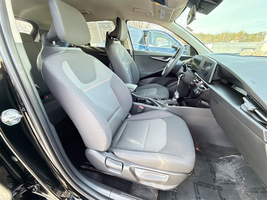 Used 2025 Kia Niro LX image 24