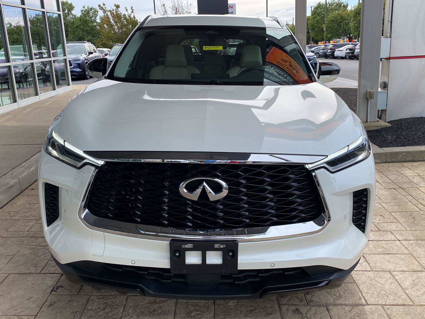 Used 2024 INFINITI QX60 Luxe AWD/4WD image 2