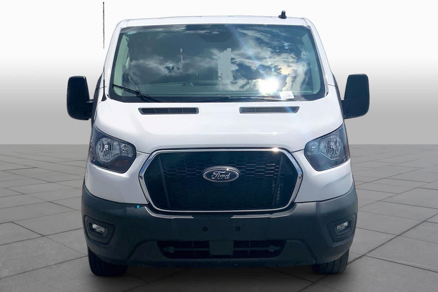Certified 2025 Ford Transit 250 Low Roof w/ Exterior Upgrade Package RWD image 4