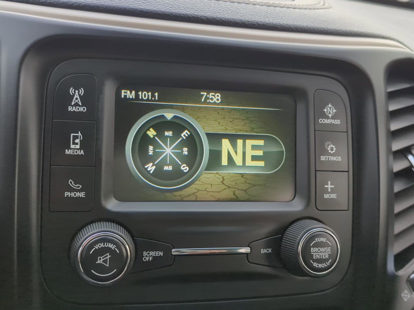 Used 2015 Jeep Cherokee Sport w/ Sport Appearance Group image 19