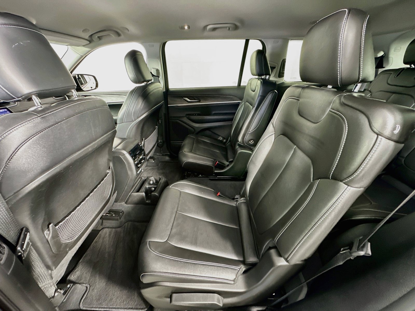 Used 2023 Jeep Grand Cherokee L Limited RWD image 24