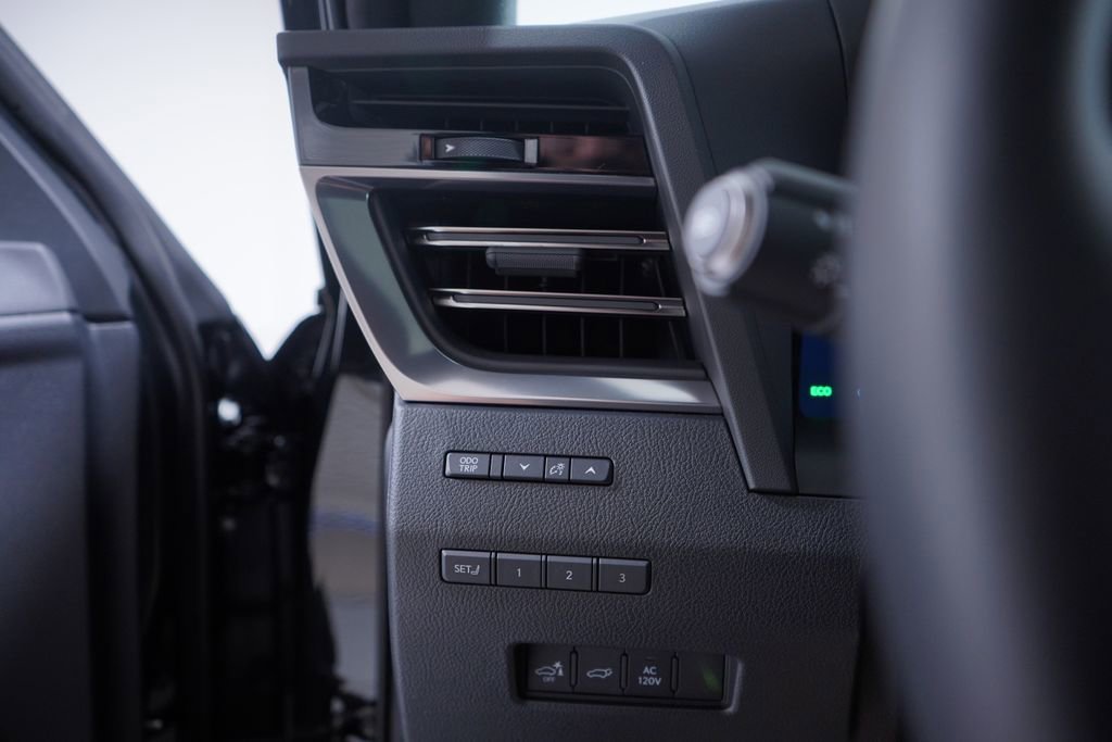 Used 2026 Lexus GX 550 w/ Accessory Package (2T) AWD/4WD image 18