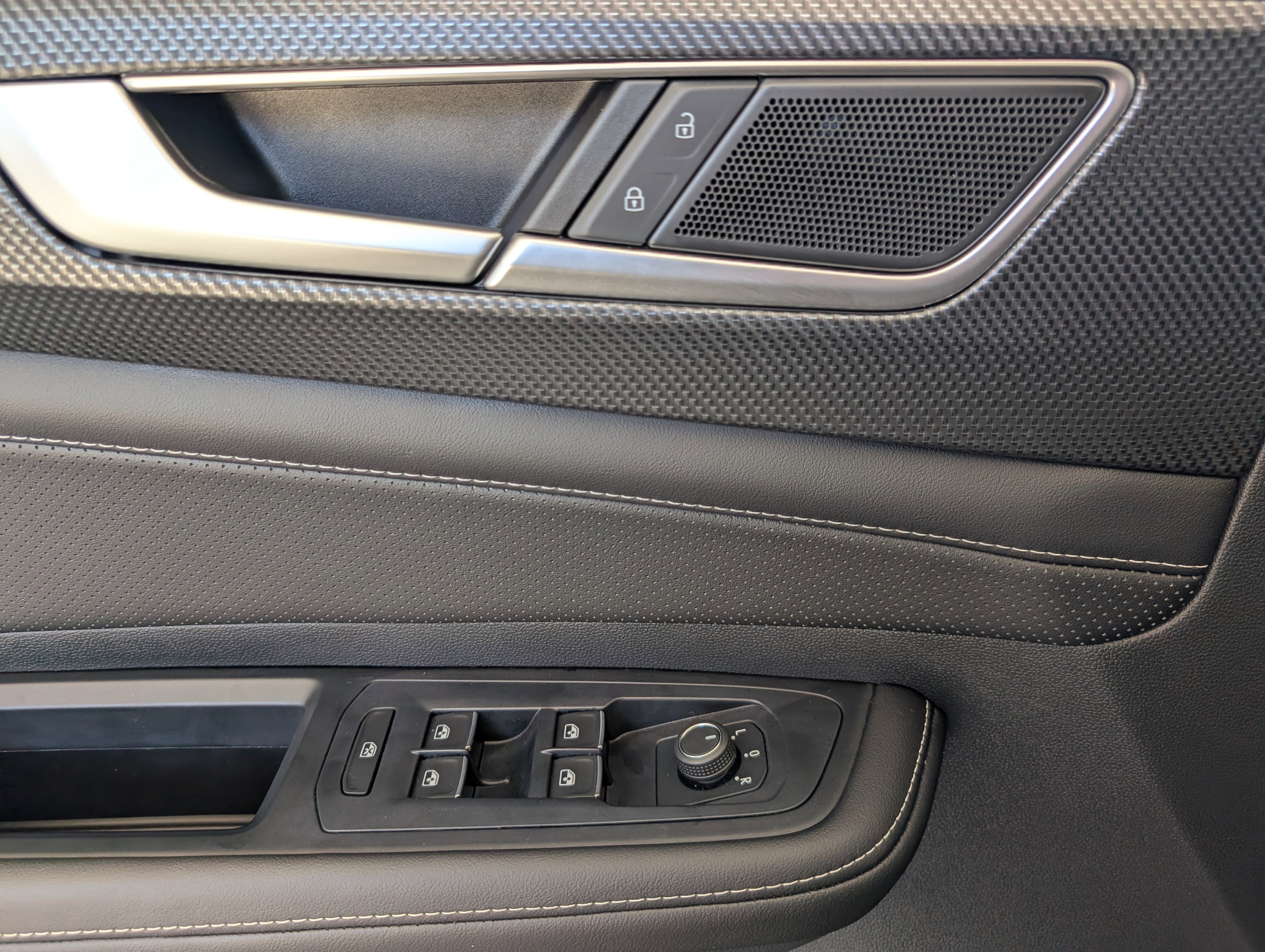 Used 2025 Volkswagen Atlas Cross Sport SEL image 16