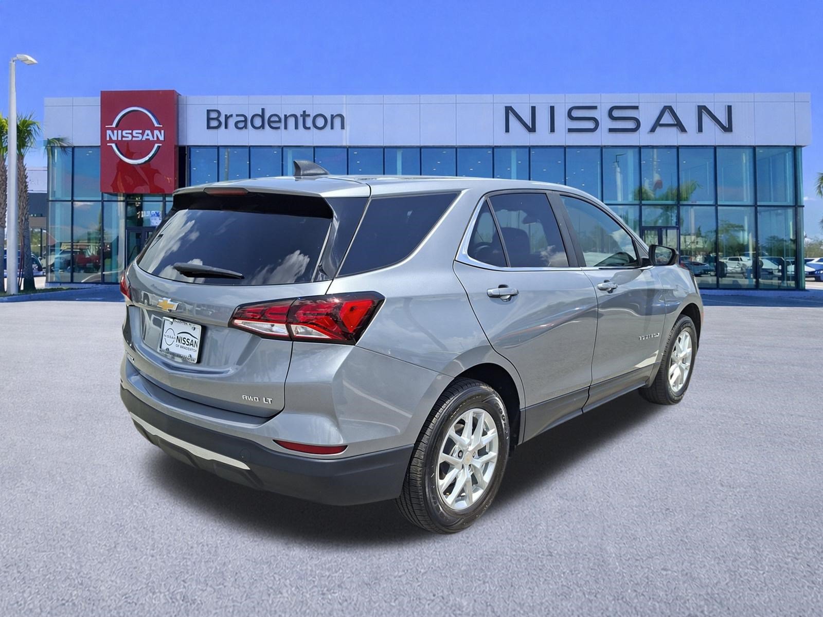 Used 2023 Chevrolet Equinox LT AWD/4WD image 5