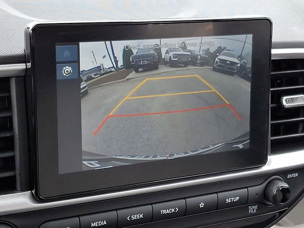 Certified 2025 Hyundai Venue SEL FWD image 17
