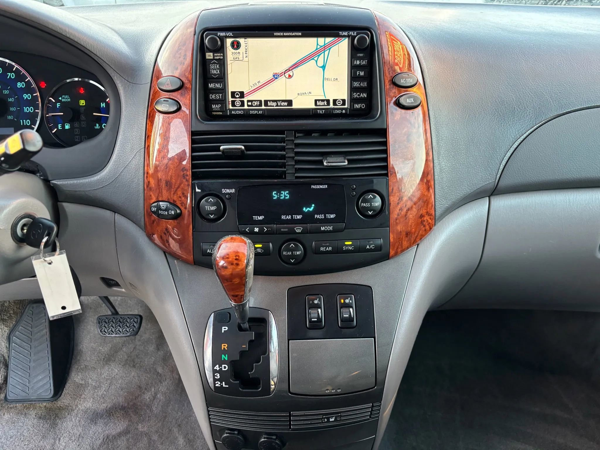 Used 2009 Toyota Sienna XLE image 24