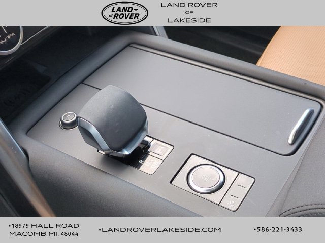 Used 2025 Land Rover Discovery Dynamic SE AWD/4WD image 9