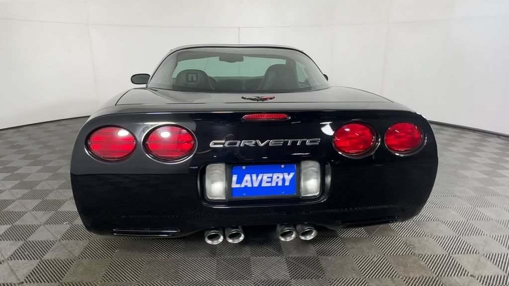 Used 2004 Chevrolet Corvette Coupe w/ Preferred Equipment Group RWD image 11