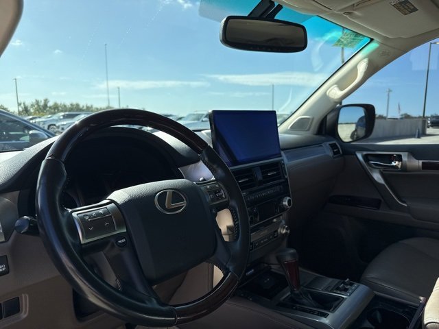 Used 2017 Lexus GX 460 image 12