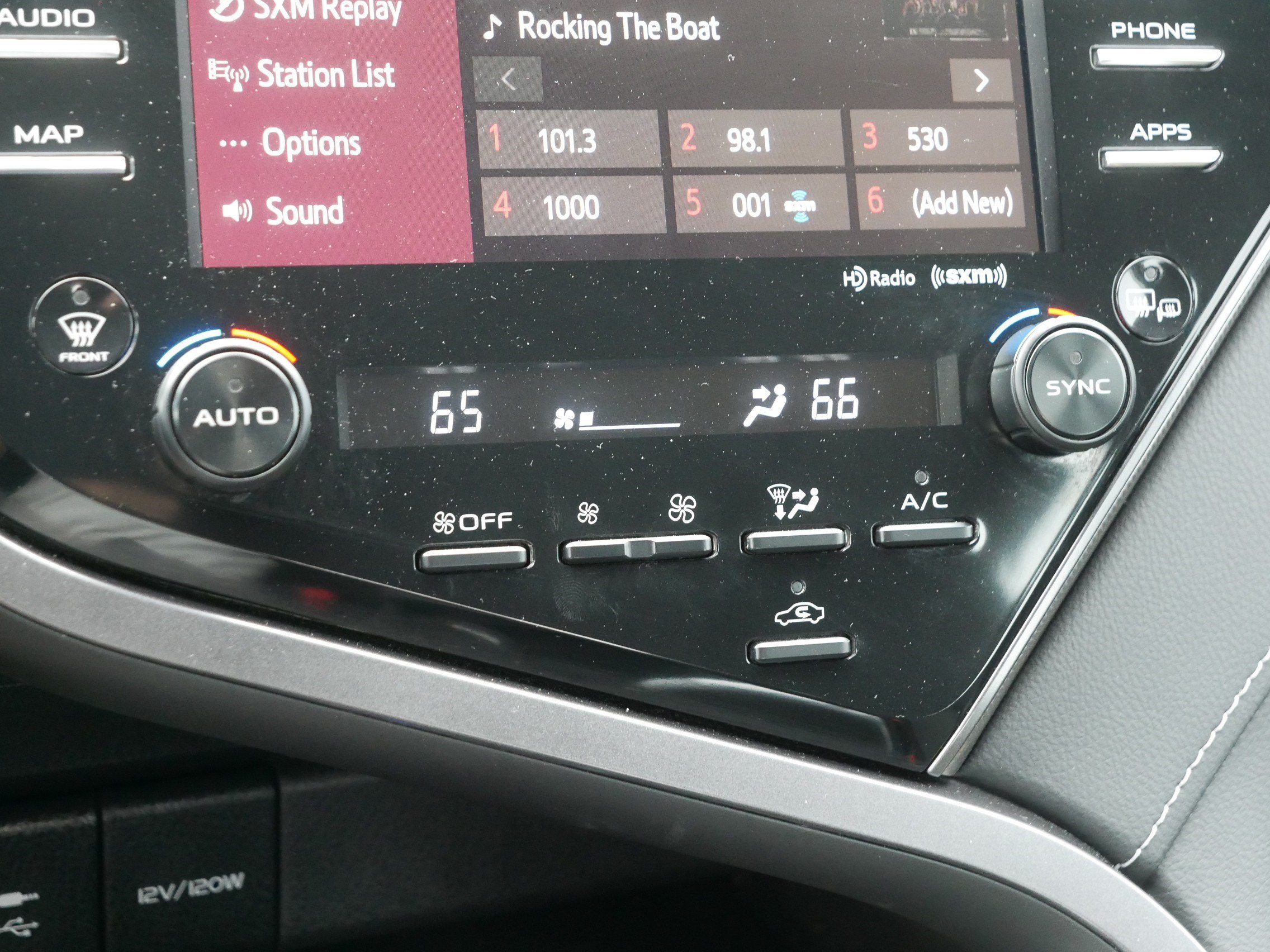 Used 2019 Toyota Camry XSE FWD image 23