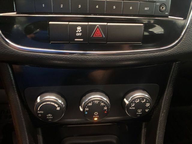 Used 2012 Chrysler 200 Touring FWD image 17