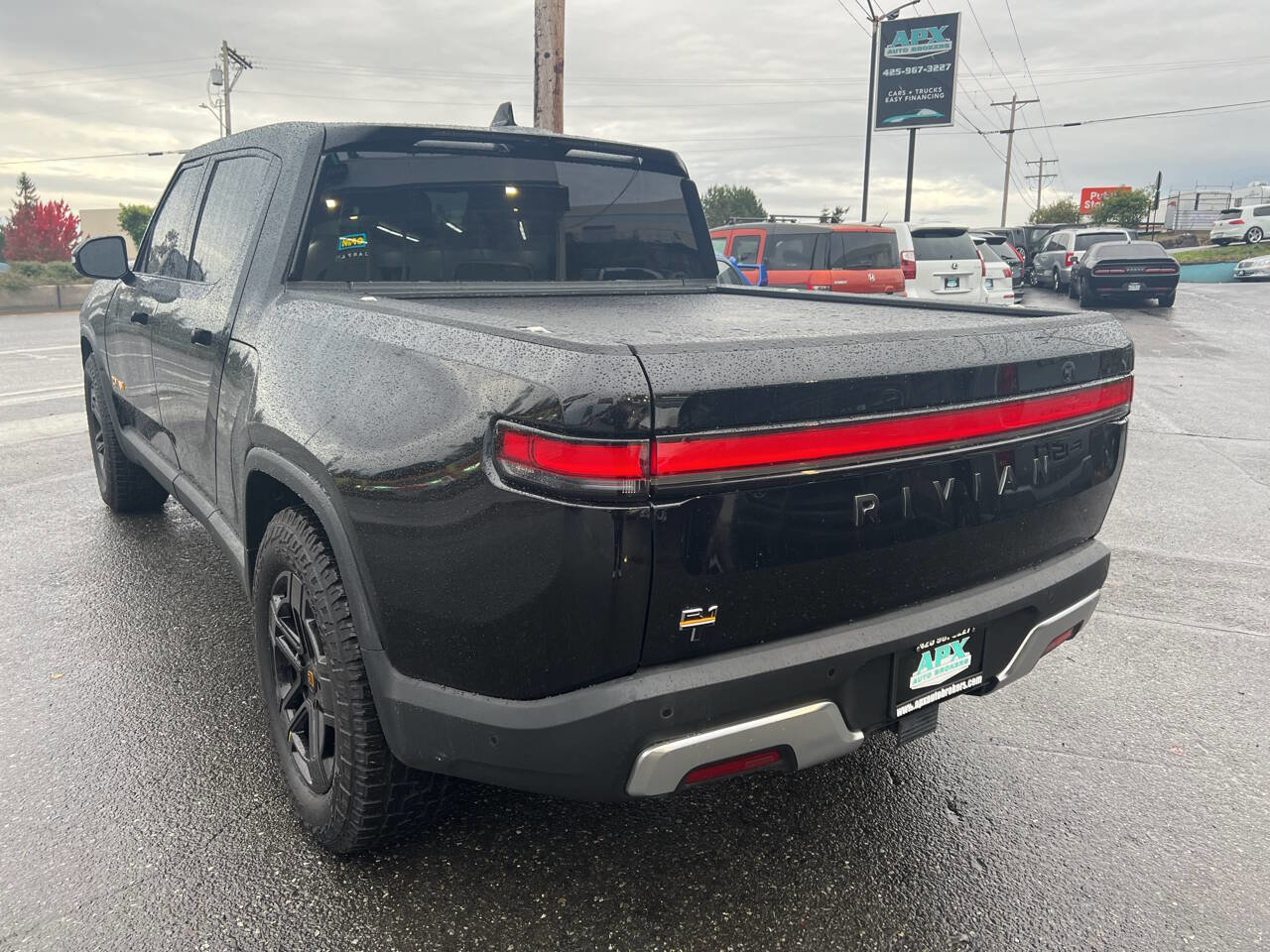 Used 2023 Rivian R1T Adventure image 4