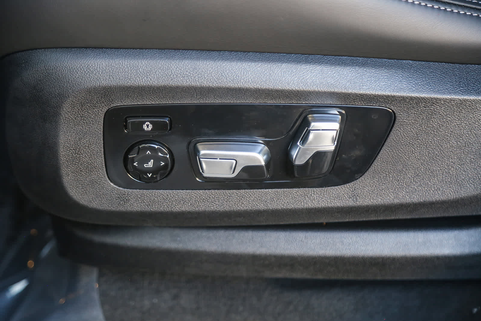 New 2026 BMW X5 M Competition w/ Executive Package image 18