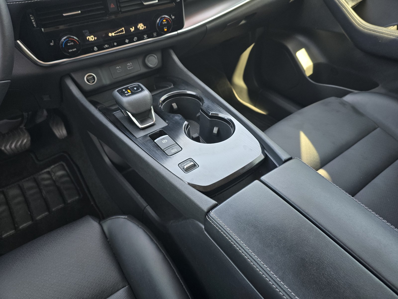 Certified 2022 Nissan Rogue SV w/ SV Premium Package FWD image 17