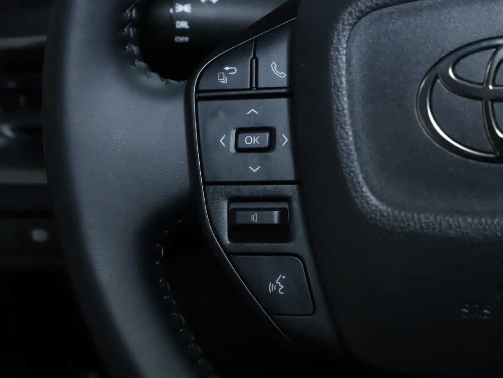 Used 2025 Toyota Prius LE AWD/4WD image 22