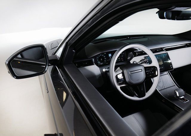New 2026 Land Rover Range Rover Velar Dynamic SE image 16