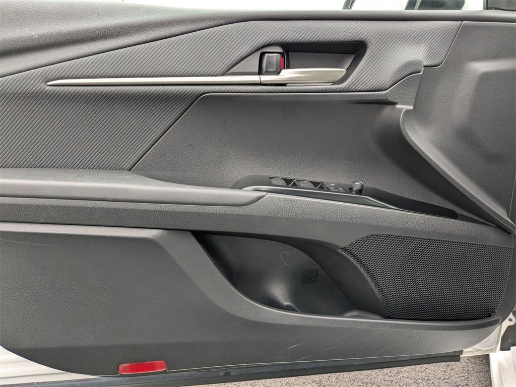 Used 2025 Toyota Camry SE image 13