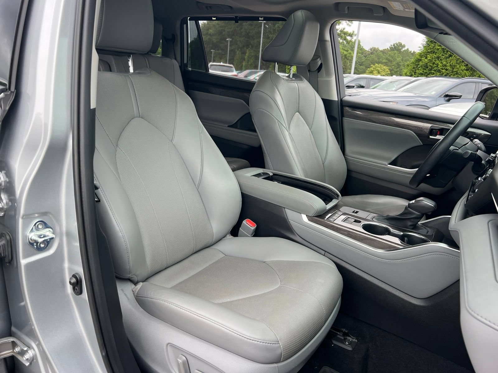 Used 2021 Toyota Highlander Limited FWD image 43
