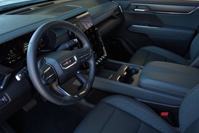 Used 2025 GMC Acadia AT4 AWD/4WD image 2