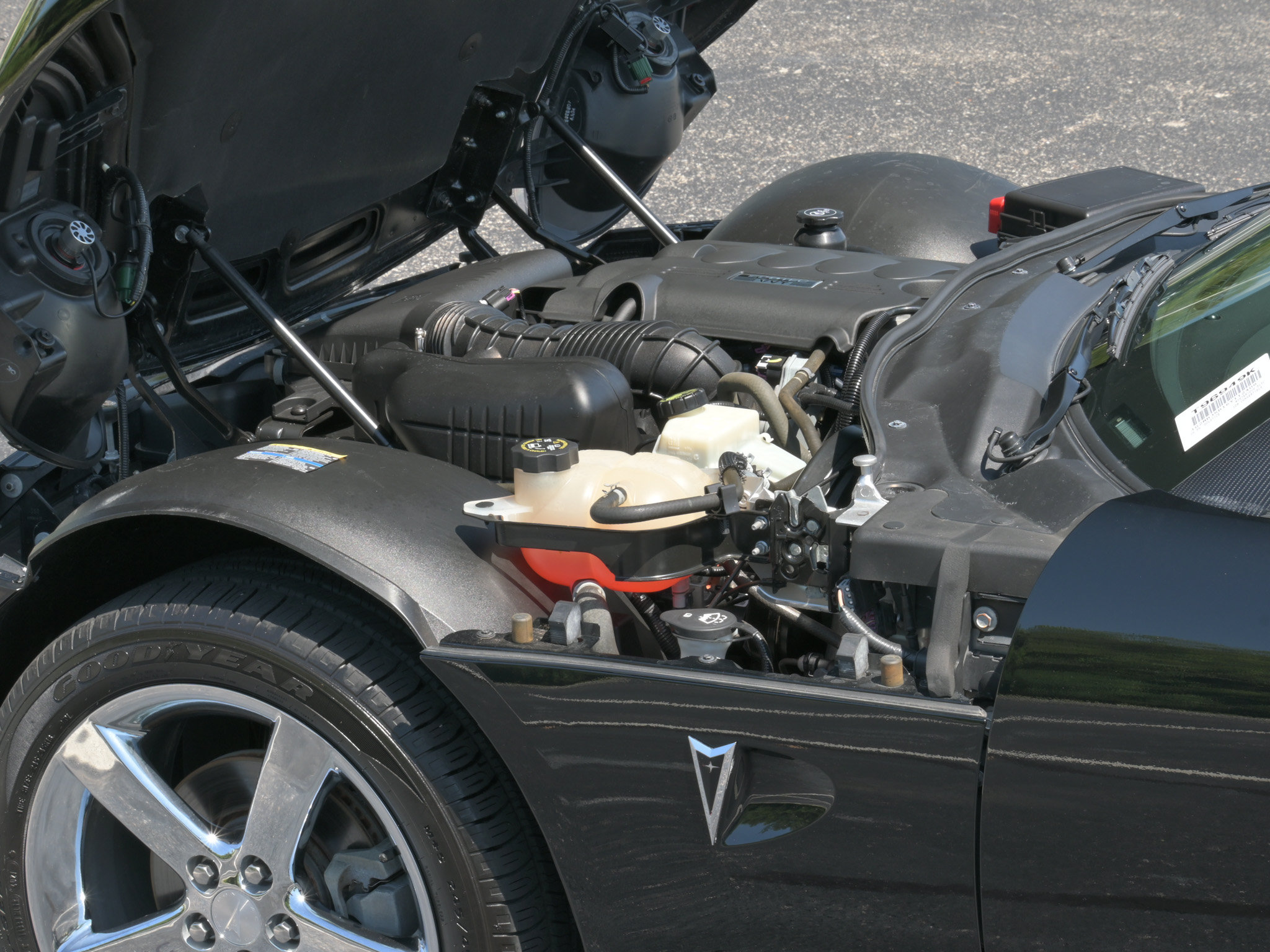 Used 2006 Pontiac Solstice Convertible w/ Premium Package RWD image 8