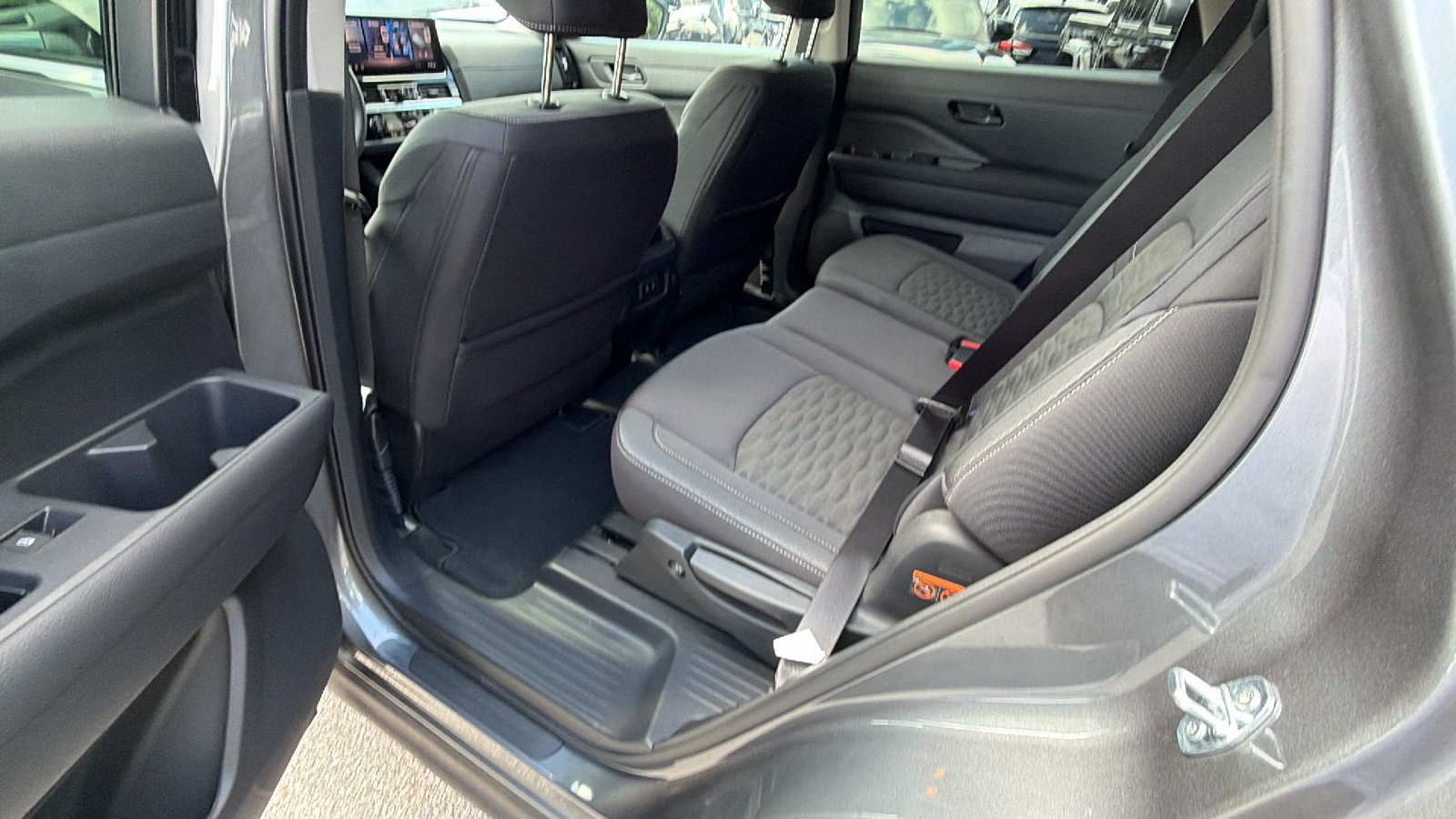 Used 2026 Nissan Pathfinder SV AWD/4WD image 24