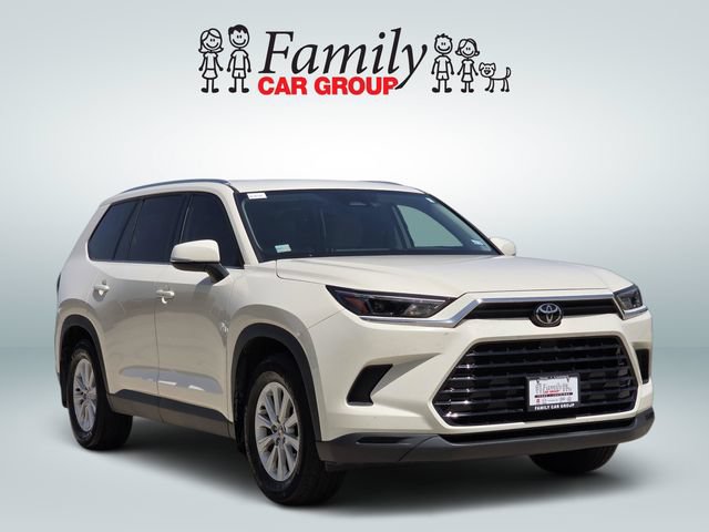 Used 2024 Toyota Grand Highlander FWD image 2