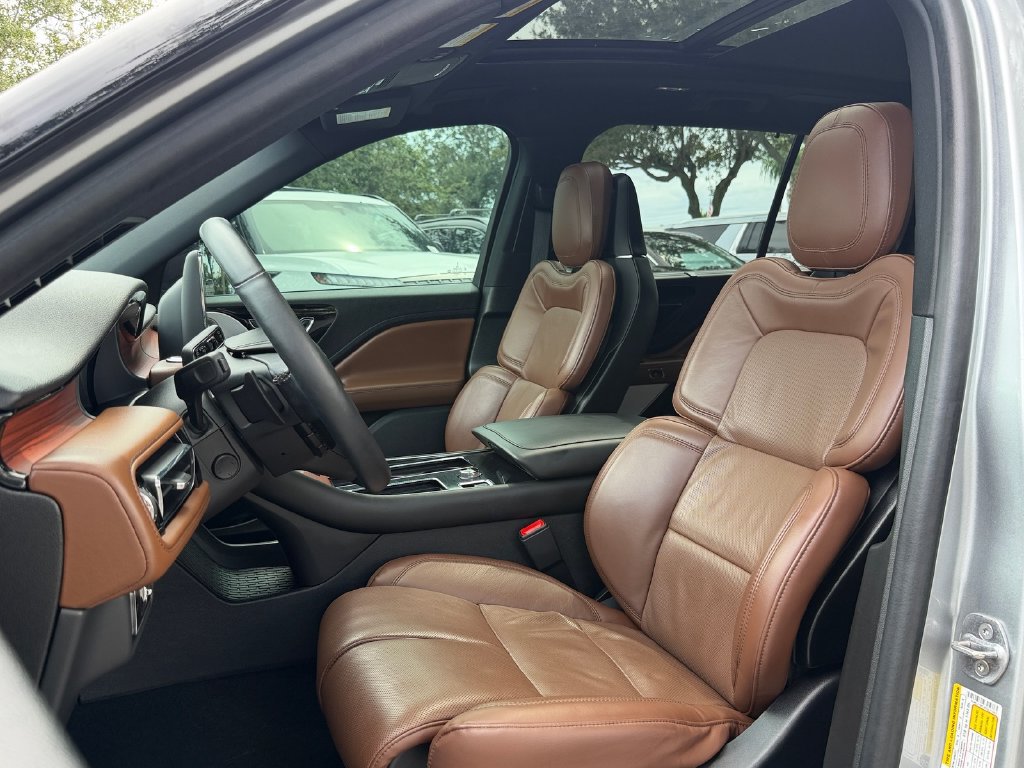 Used 2023 Lincoln Aviator Reserve w/ Equipment Group 201A RWD image 9