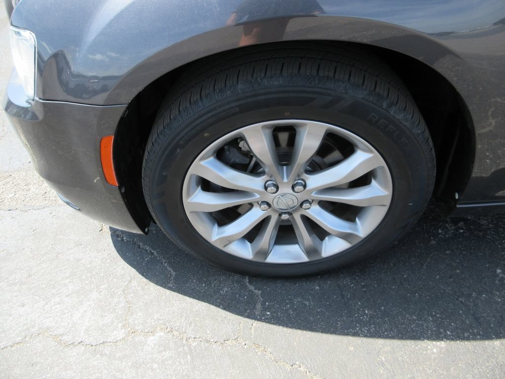 Used 2016 Chrysler 300 Limited AWD/4WD image 14