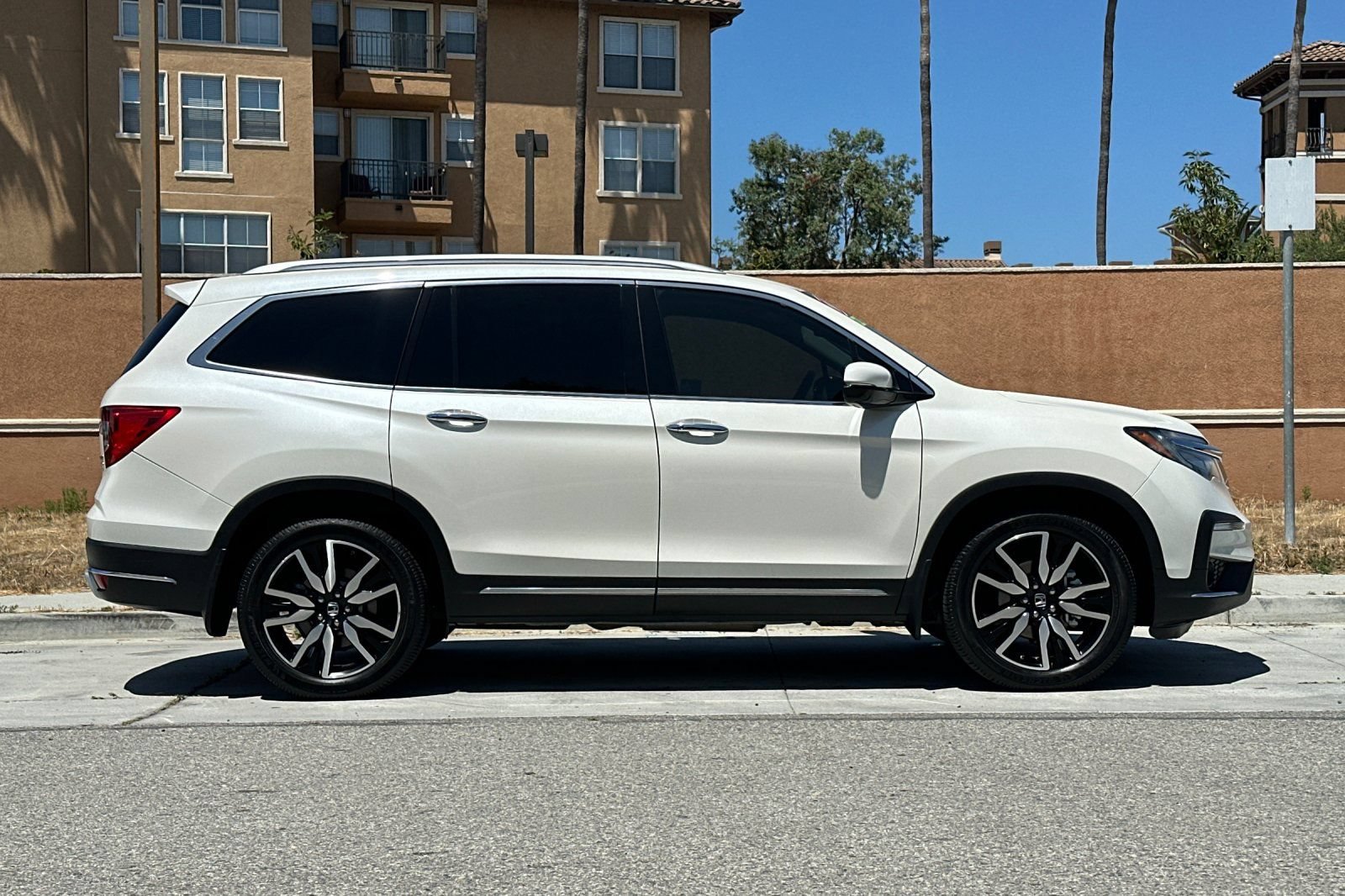 Used 2019 Honda Pilot Touring image 3