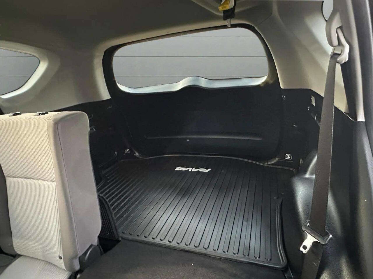 Used 2015 Toyota RAV4 LE image 23